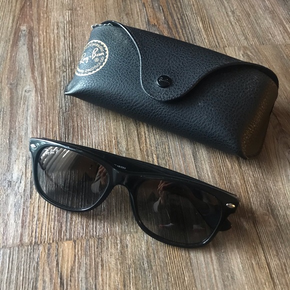 Ray-Ban Wayfarer Polarized Sunglasses | Black | Unisex - Picture 8 of 9
